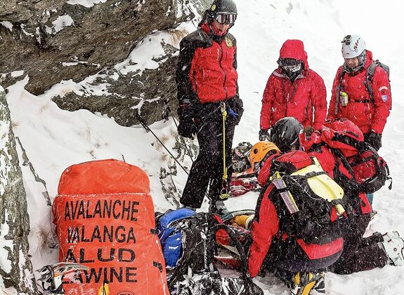 Mozgalmas szombatjuk volt a hegyimentőknek: Egy nap alatt kilencvenöt személynek segítettek