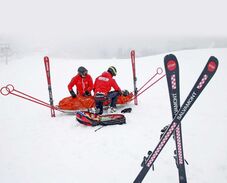 Egy ember meghalt, 53-at megmentettek a hegyimentők