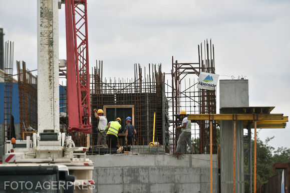 Közel öt százalékkal több cég függesztette fel működését tavaly, mint 2024-ben