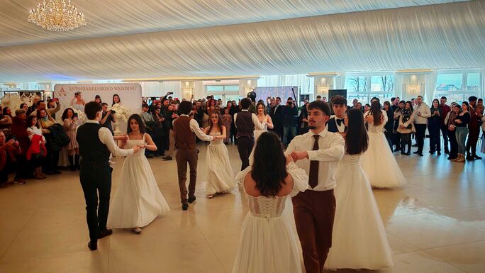 Tizedik esküvői kiállítás Kézdivásárhelyen: közel ötven kiállító mutatta be, mi a trend (VIDEÓ)