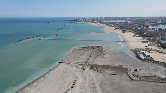 Dróndarabokat találtak a tengerparton – Próbálják rekonstruálni az útvonalát