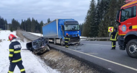 Súlyos baleset: kamion és személygépkocsi ütközött