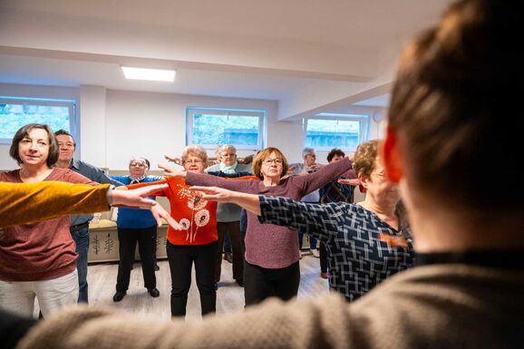 Egy ritmusra járják a sepsiszentgyörgyi és környékbeli idősek – Újraindult a Szenior Táncklub