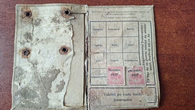 Közel százéves villamosbérlet került elő a padló alól