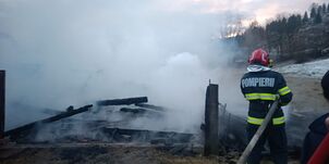 Tűz pusztított két gazdasági épületben Gyergyótölgyesen (VIDEÓ)
