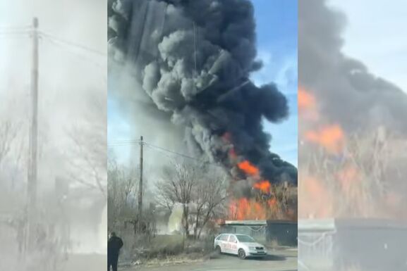 Gumiabroncsok égnek hatalmas füsttel (VIDEÓ)