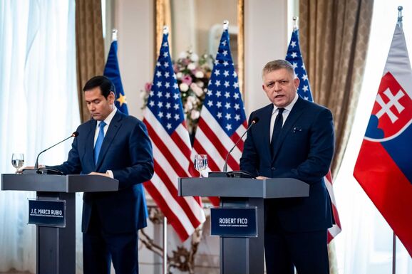 Pozsonyban járt az amerikai külügyminiszter: atomerőmű létesítéséről tárgyaltak 