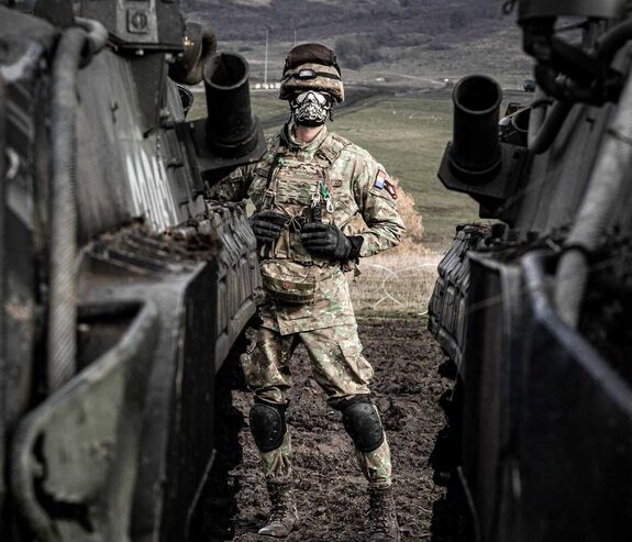 Védelmi miniszter: a NATO-erőforrásokat egyenlően kell elosztani a keleti tengelyen