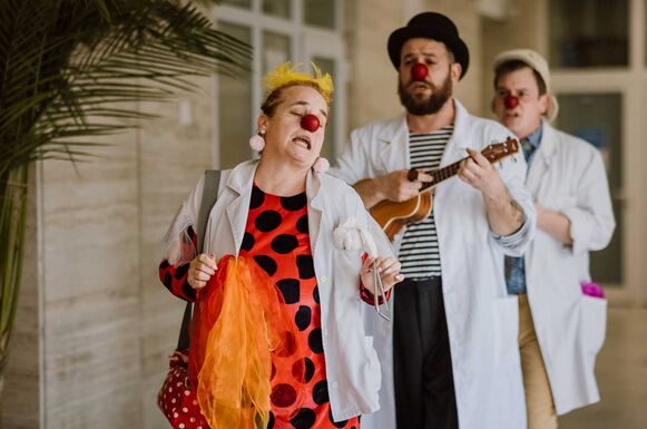 Népszerűek a Bohócdoktorok Erdélyben (VIDEÓ)