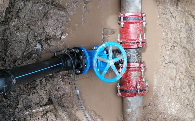 Kritikus zónák Kézdivásárhelyen: kicserélik az évek óta toldozott-foldozott vízvezetékeket