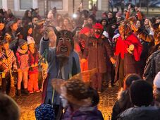 Maskarások, tűz, tánc, télbúcsúztatás – Sepsiszentgyörgyön elűzik a telet