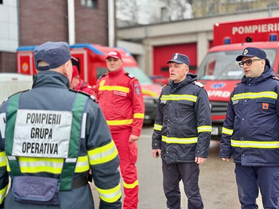 Készenlétben a katasztrófavédelem – Több ezer tűzoltó várja az ítéletidőt