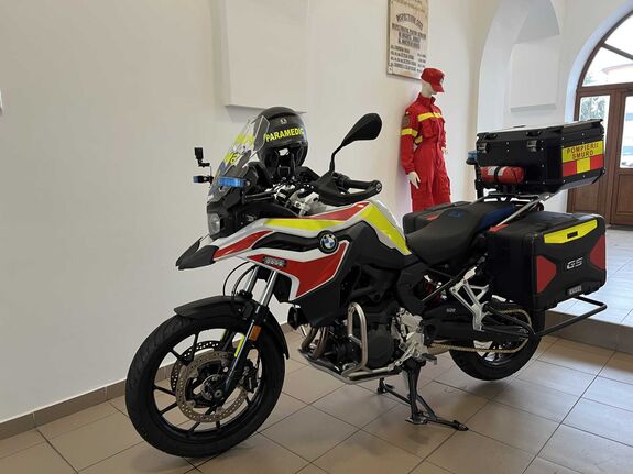 Perceken múlhat az élet: új mentőmotor áll szolgálatba Marosvásárhelyen