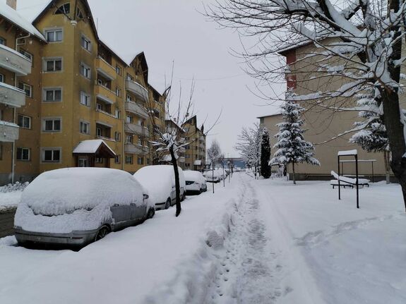 Harminc centi friss hó hullott Csíkszeredában és még nincs vége