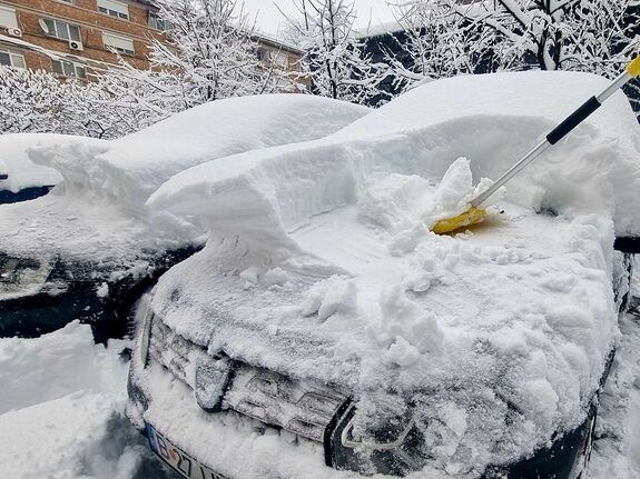 Meghosszabbították a figyelmeztetéseket: Havazás és hófúvás várható (VIDEÓ)