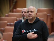 Szigor: Pulóverben nem, csak zakóban szólalhatnak fel a képviselők Románia parlamentjében?