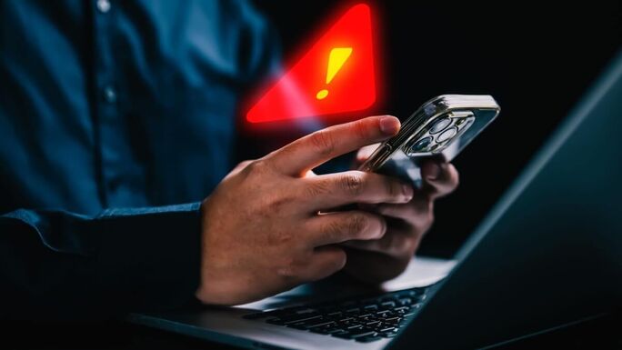 Harmincötezer lejt csaltak ki egy áldozattól: így működik a „biztonságos számla” módszer