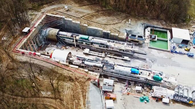 Elképesztő ok miatt akadt el ismét az erdélyi vasútvonal korszerűsítése