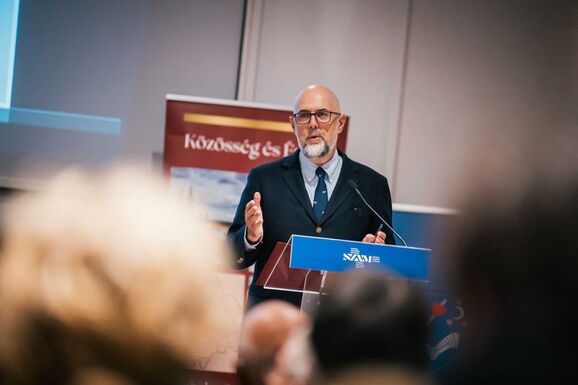 Kelemen Hunor az anyanyelv napján: „az otthon hangja”