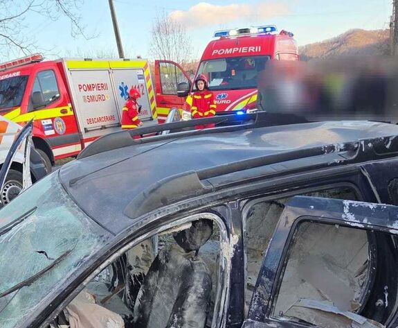 Szörnyű baleset: A gépkocsi felborult, a sofőr szörnyethalt