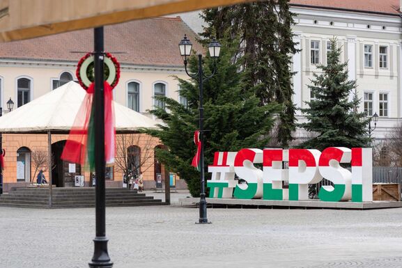 „A márciusi ifjakkal lógtam” – Forradalmi szónokverseny sepsiszentgyörgyi fiataloknak