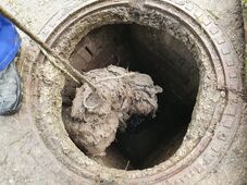 Szennyvízriadó Háromszéken: vécébe dobott szemét miatt dugul el a rendszer