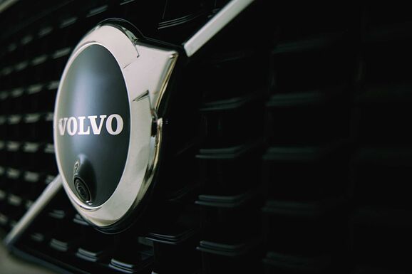 A Volvo több tízezer elektromos autót hív vissza veszélyes akkumulátorok miatt