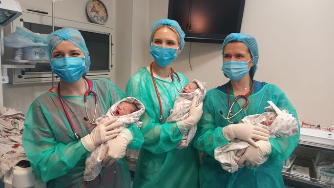 Hármas ikreket segítettek a világra