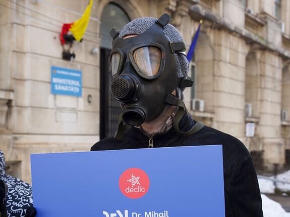 Több tízezren írták alá: Tiltsák ki az elektronikus cigarettát zárt nyilvános helyekről!