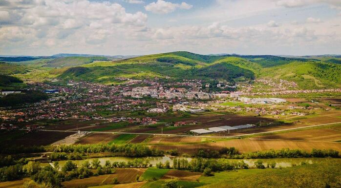 Megújulás előtt Zsibó: korszerűsítik a városházát és a főteret, bölcsőde épül