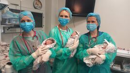 Hármas ikreket segítettek a világra