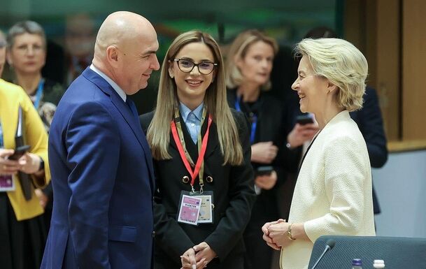 Ursula von der Leyennel tárgyal a kormányfő – Próbálja visszaszerezni a 231 millió eurót