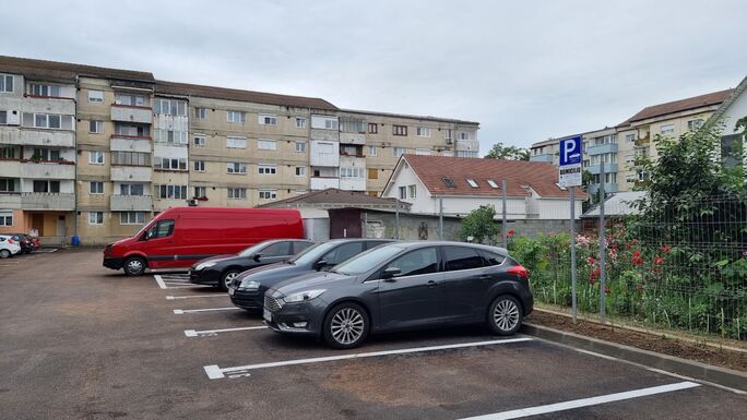 Online árverésen osztják a parkolóhelyeket Nagyváradon