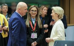 Ursula von der Leyennel tárgyal a kormányfő – Próbálja visszaszerezni a 231 millió eurót