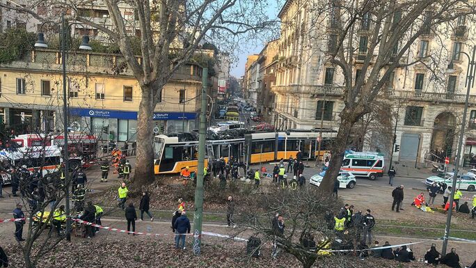 Tragédia Milánóban: épületnek csapódott egy villamos, egy ember meghalt és negyvenen megsérültek (VIDEÓ)