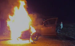 Menet közben gyulladt ki a gépkocsi