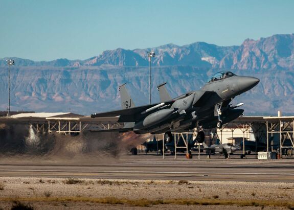 Az Iszlám Állam szíriai állásait támadta a brit és a francia légierő