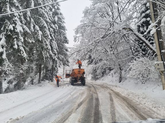 Közel 650 háztartás még áram nélkül volt szerdán délben 