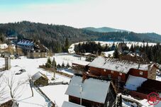 Hanyagság, nemtörődömség, rosszindulat? – Késve indultak a sípályák Hargitafürdőn, elégedetlenek a szállásadók