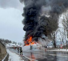 Maros megye: kigyulladt egy autóbusz, amin közel ötvenen utaztak (VIDEÓ)