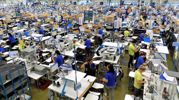 Bezárnak az amerikaiak egy gyárat Romániában – Több mint ezer alkalmazottat bocsátanak el