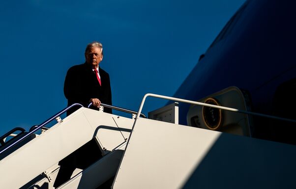 Trump az irániaknak: „Tüntessetek tovább, a segítség úton van”