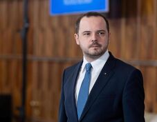 Miniszter: munkaerőhiány mellett nem lehet béreket vágni az egészségügyben