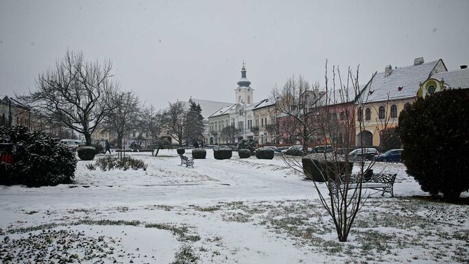 Megszorítások árnyékában: mi épül tovább, és mi kerül parkolópályára Kézdivásárhelyen?