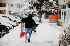 Csíkszereda: kötelesség az ingatlan előtti járdáról a hó eltakarítása