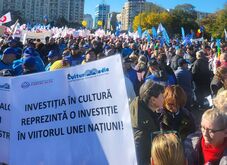 Kéthetes országos tiltakozást indítanak a kulturális intézményekben és a sajtóban dolgozók