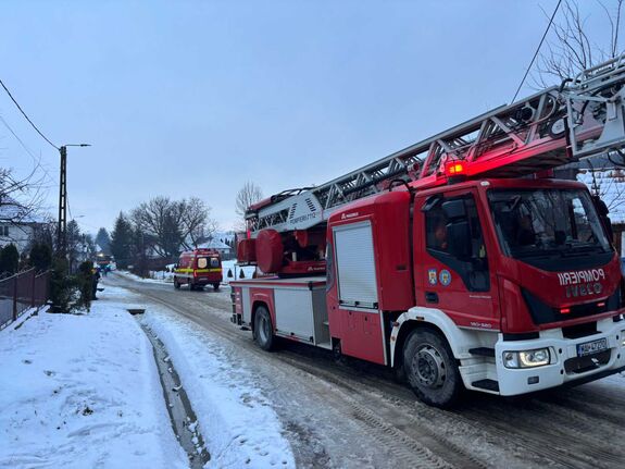 FRISSÍTVE – Robbanás rázta meg a háromszéki Bikfalvát – égési sérülésekkel vitték el az áldozatokat