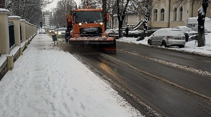 Nem jut minden utcára hóeke Marosvásárhelyen: a közlekedés biztosítása a legfontosabb