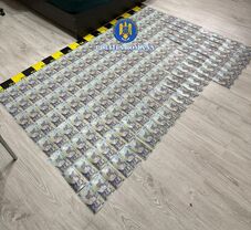 Házkutatások Hargita és Maros megyében: cigarettát és nagy összegű készpénzt foglaltak le