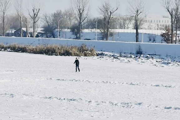 Nem korcsolyapálya! – Életveszélyesek lehetnek a befagyott tavak és folyók